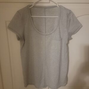Maurices Light Gray Short Sleeve Tee